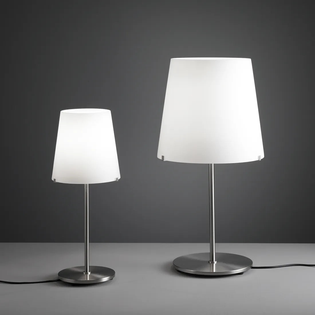 Metal White Table Lamp Table Lamps FontanaArte   