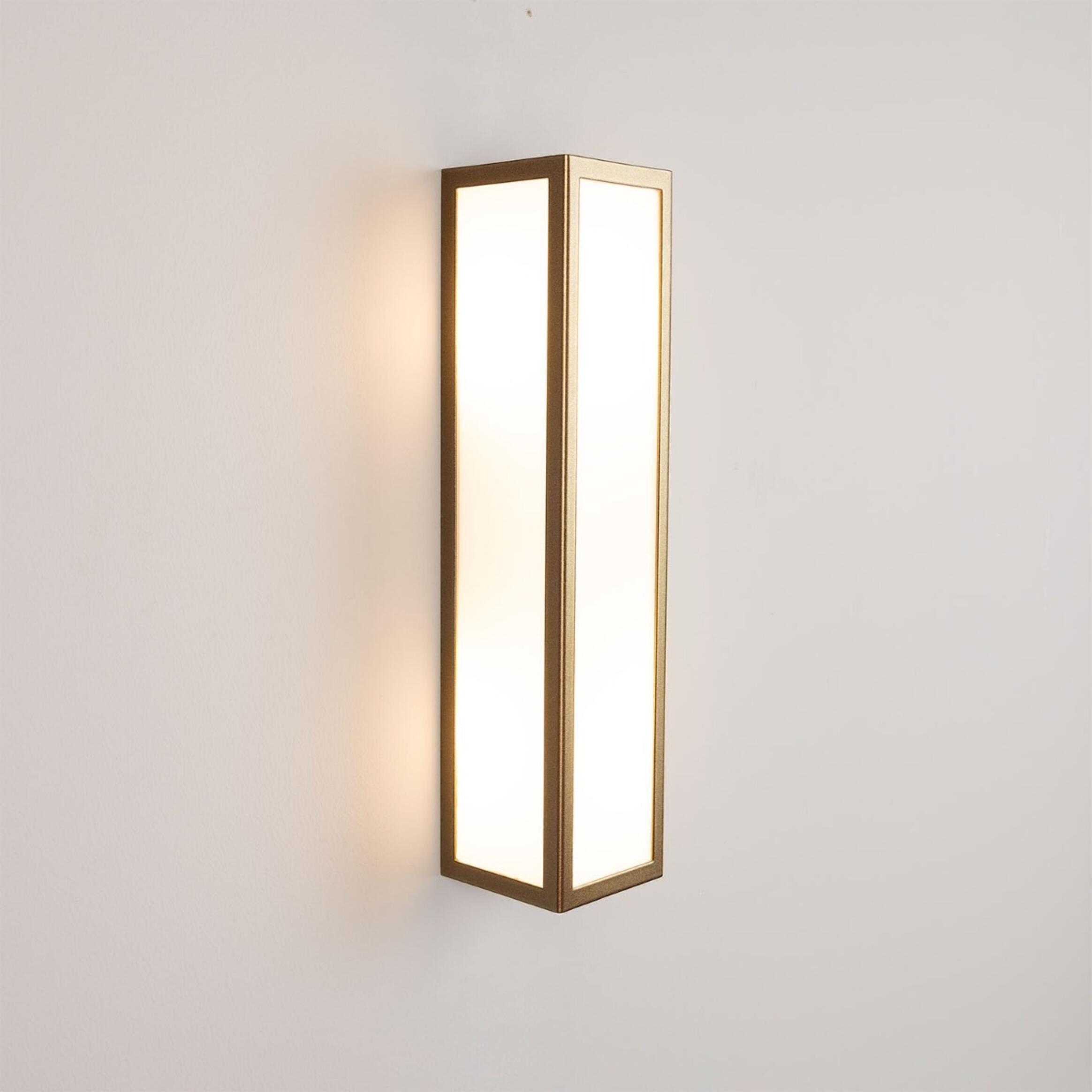 Bata Modern Bathroom Wall Light – IP65
