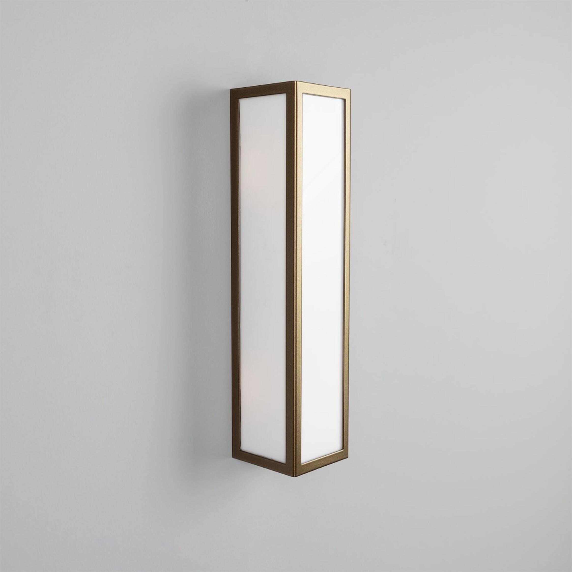 Bata Modern Bathroom Wall Light – IP65