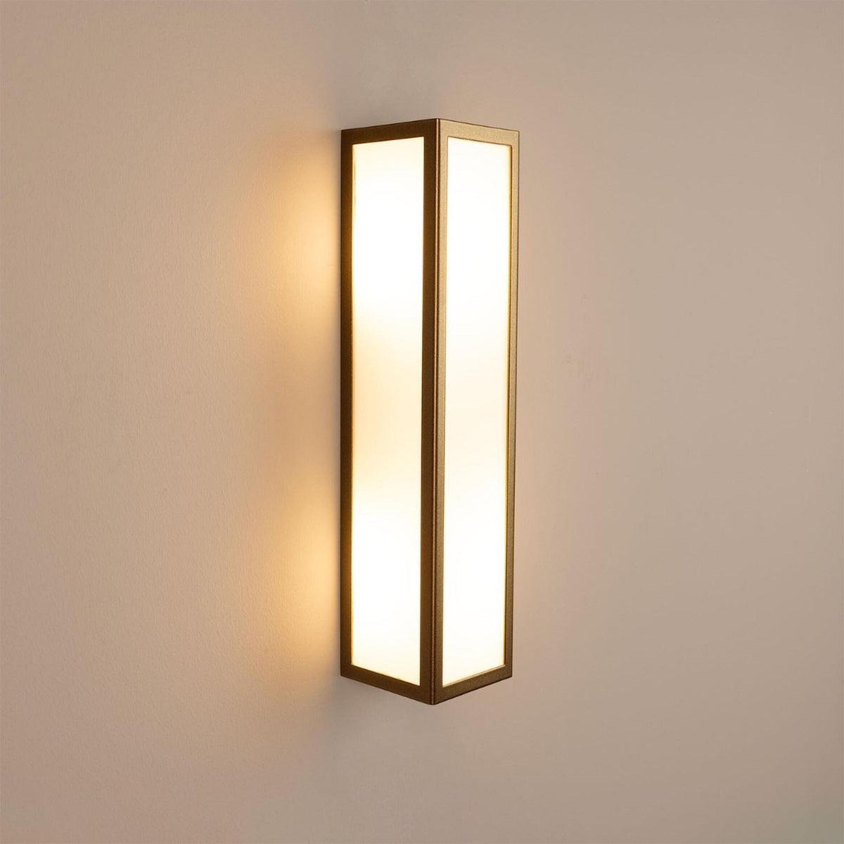 Bata Modern Bathroom Wall Light – IP65
