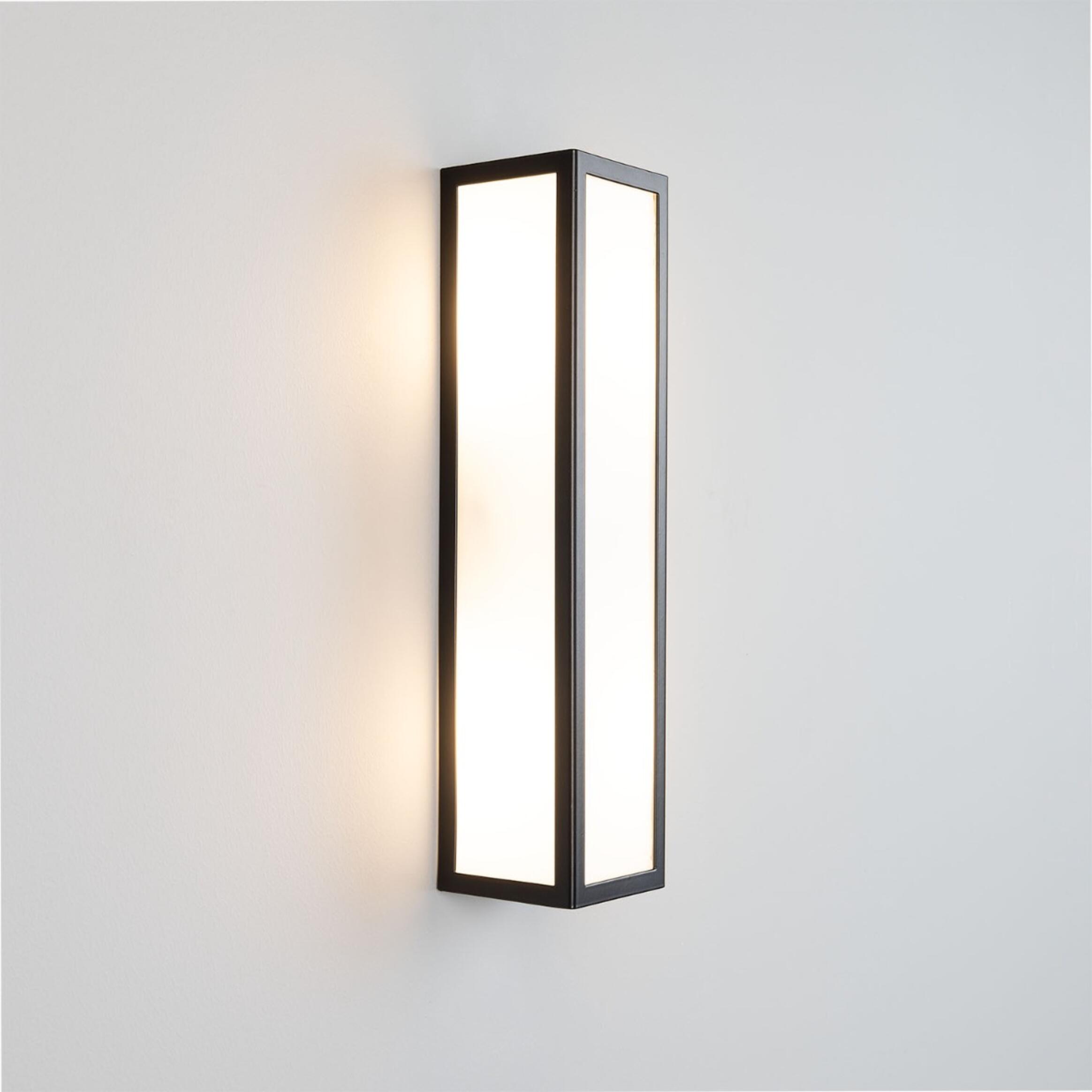 Bata Modern Bathroom Wall Light – IP65