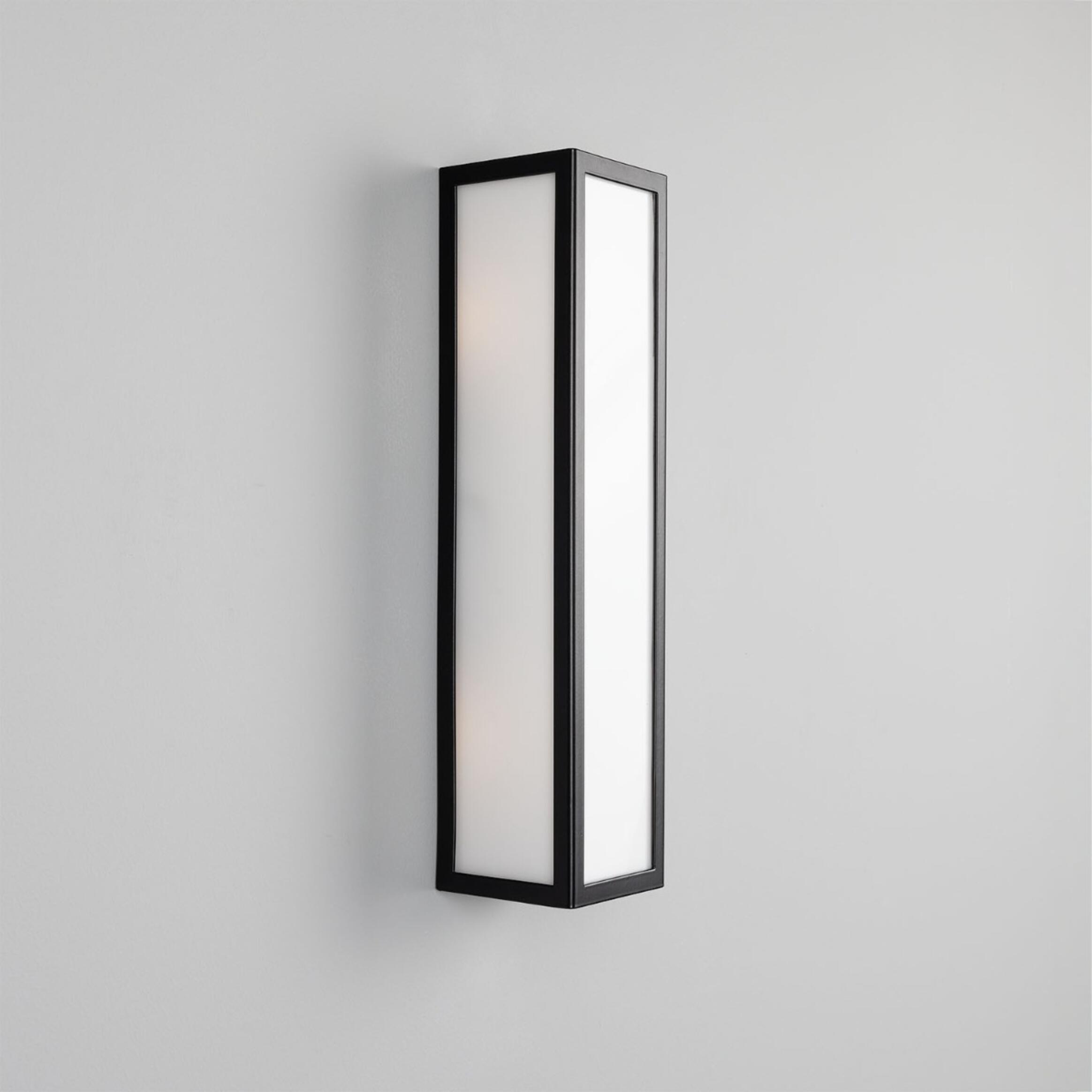 Bata Modern Bathroom Wall Light – IP65