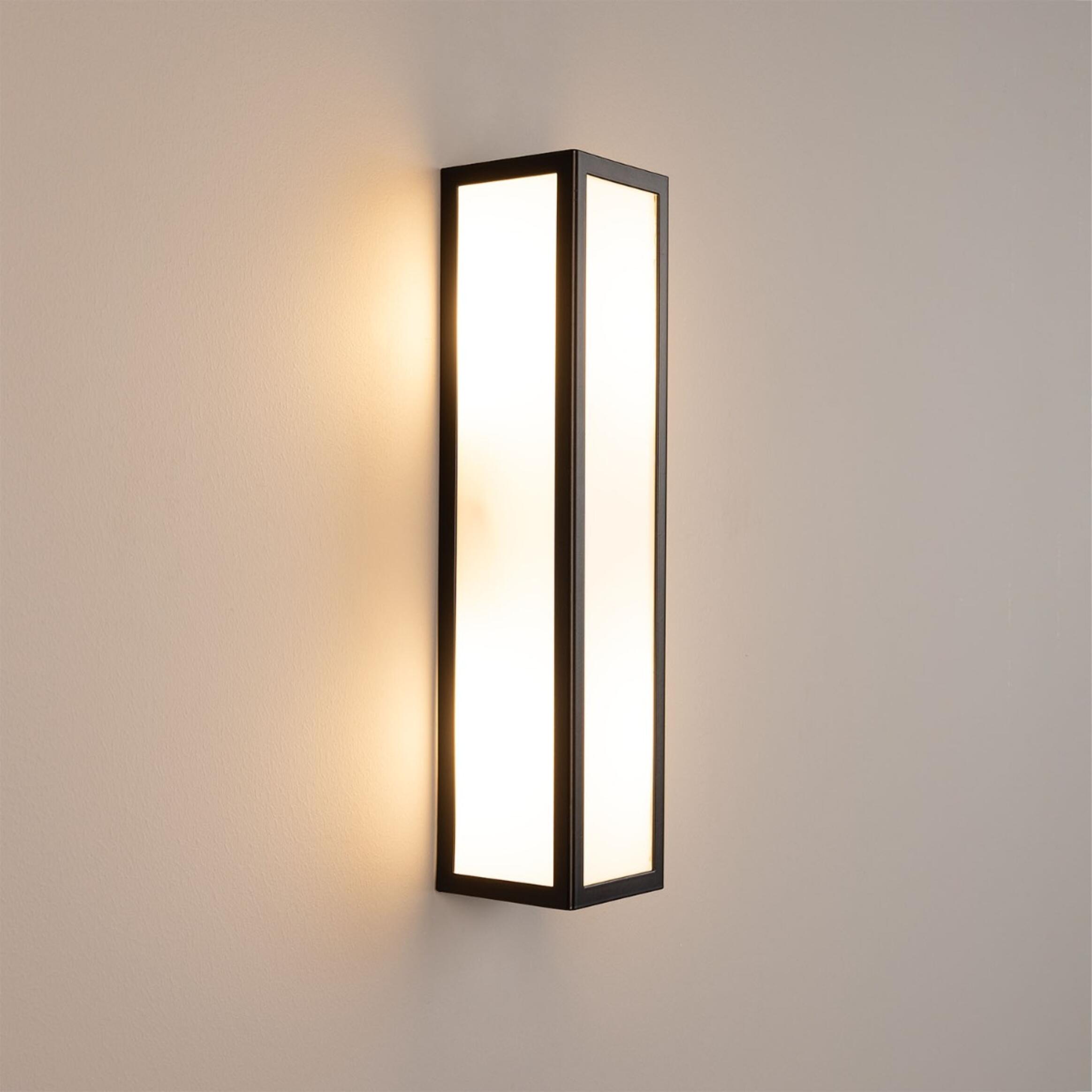 Bata Modern Bathroom Wall Light – IP65