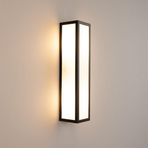 Bata Modern Bathroom Wall Light – IP65