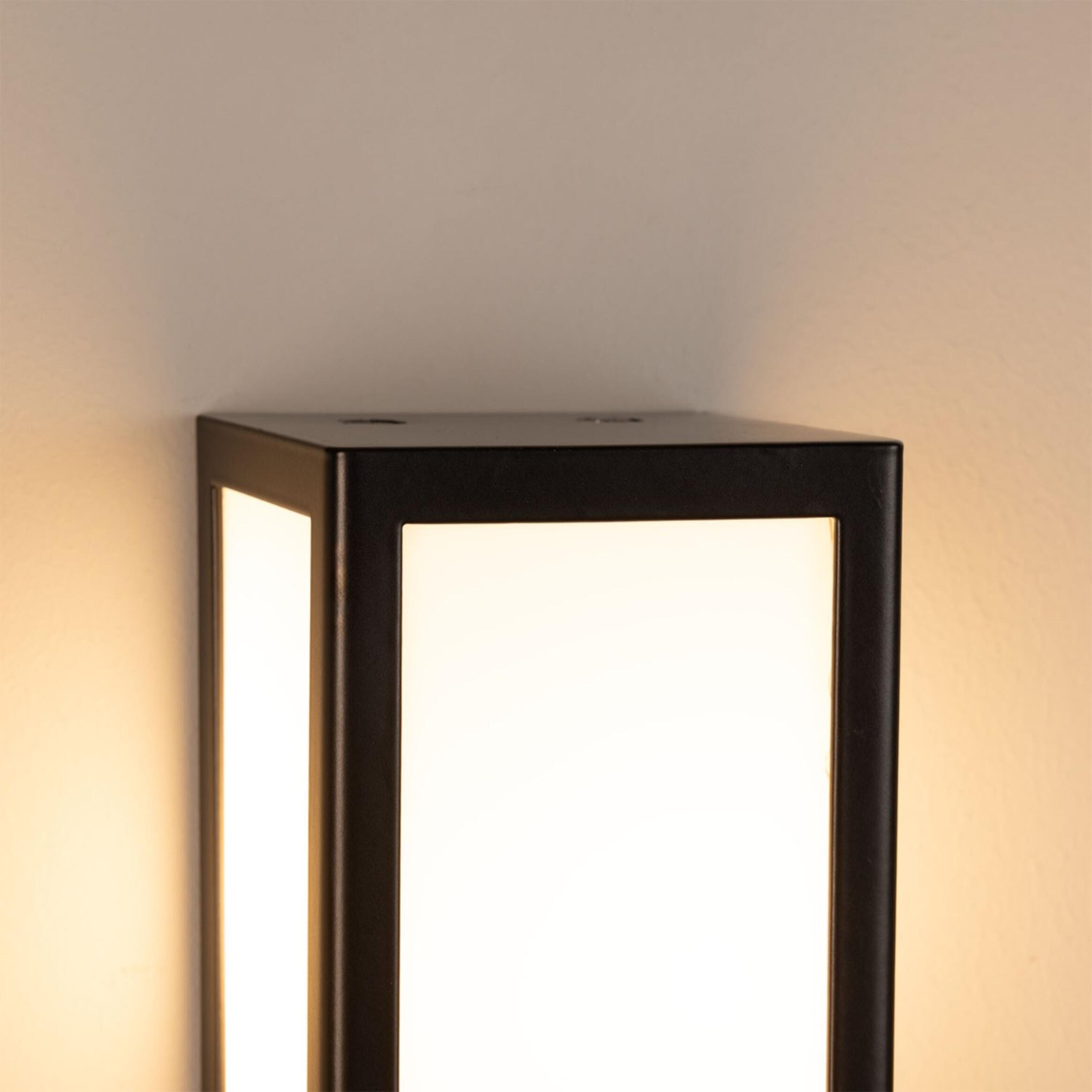 Bata Modern Bathroom Wall Light – IP65